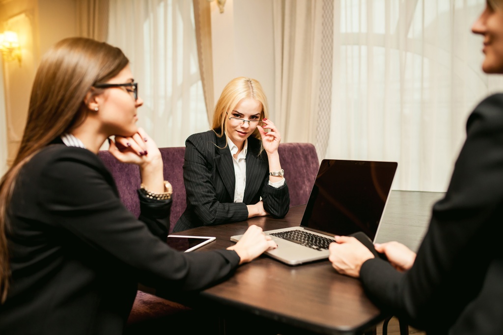 adult-office-girl-happy-team-elegant.jpg женщины